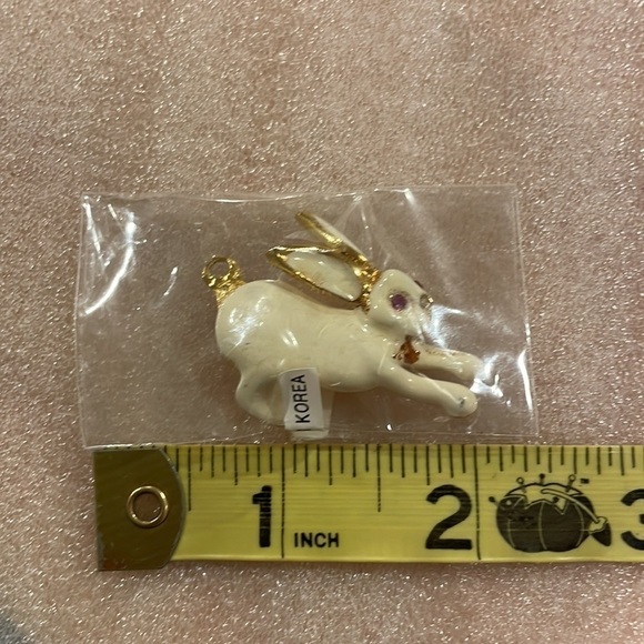 Vintage Enameled Bunny Rabbit Pendant Garnet Jeweled Rhinestone Eyes Gold Tone - Picture 13 of 13